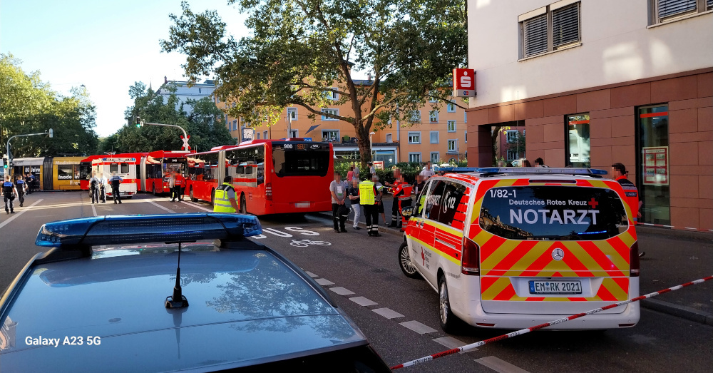 Unfall, Straßenbahn, Freiburg, VAG, Eschholzstraße, DRK, Deutsches Rotes Kreuz